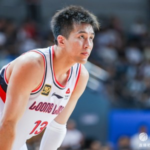 复出还要找状态！郭艾伦半场4中1拿到2分1板1助